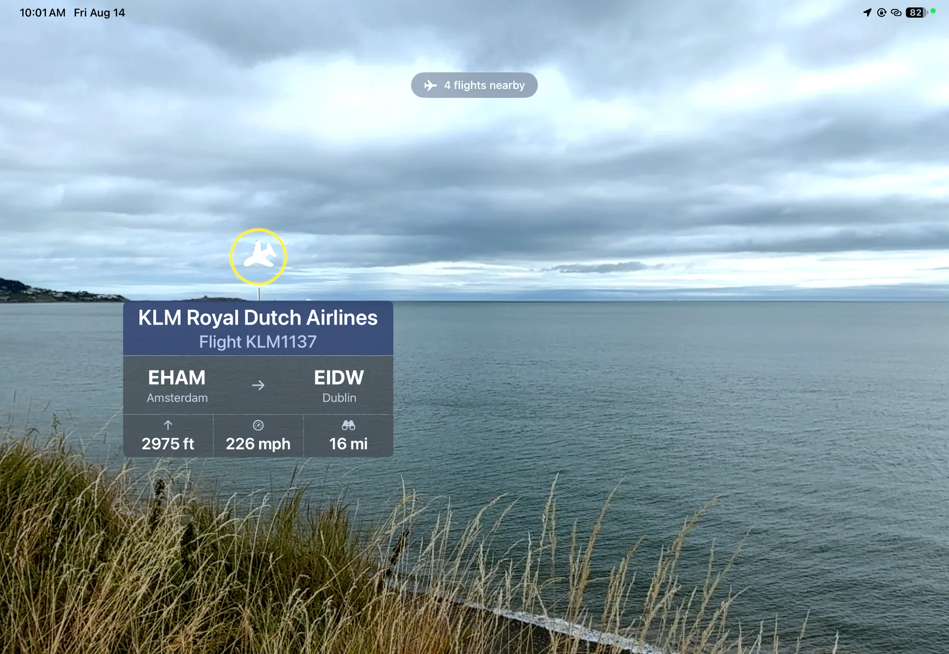 Plane and Simple erkennt einen KLM-Flug von Amsterdam nach Dublin, live in Augmented Reality über der irischen Küste